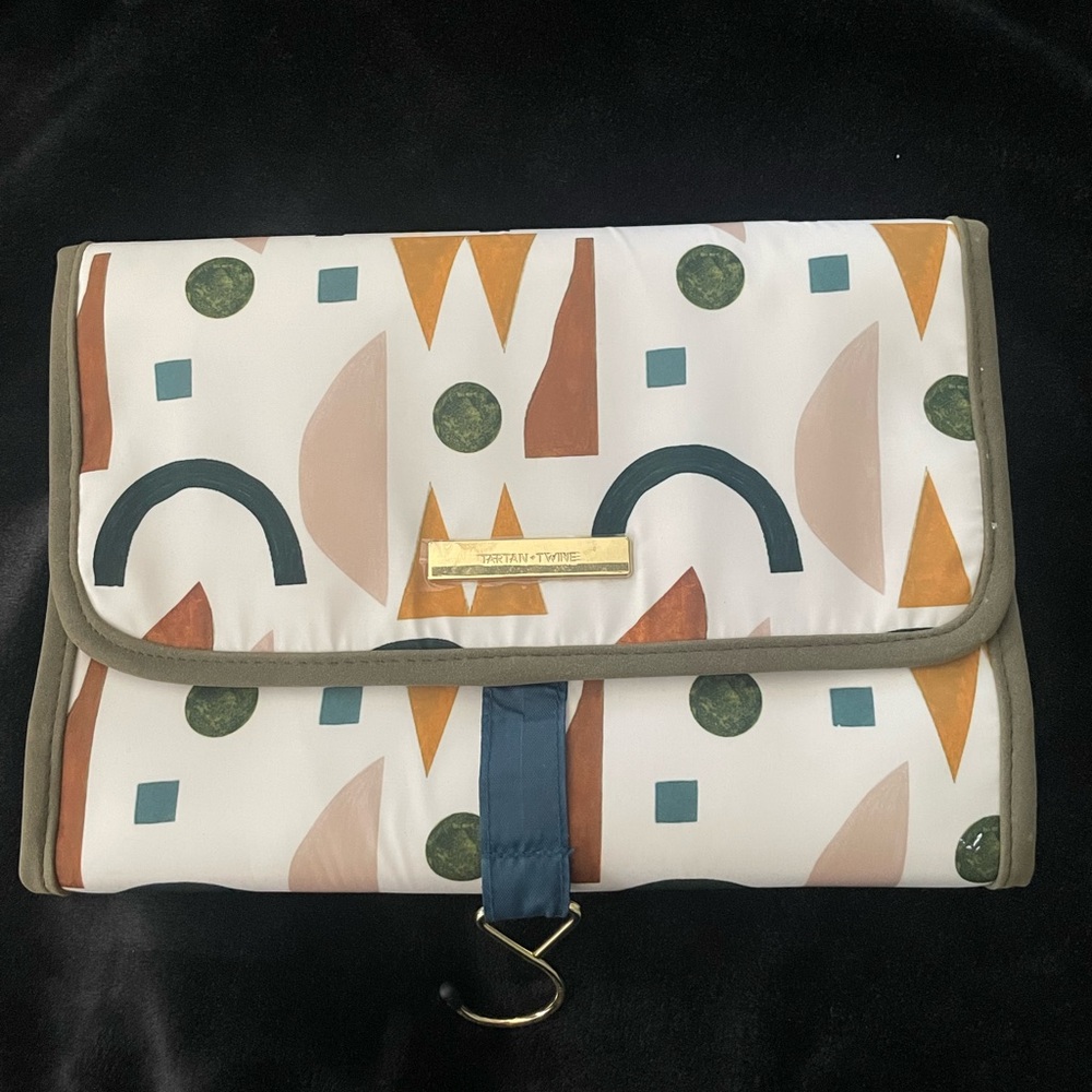 Hanger organizer/ travel organizer never used/ great condition